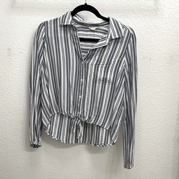 Aeropostale Tops - Aeropostale cropped flannel for sale! Super cute with jeans or leggings